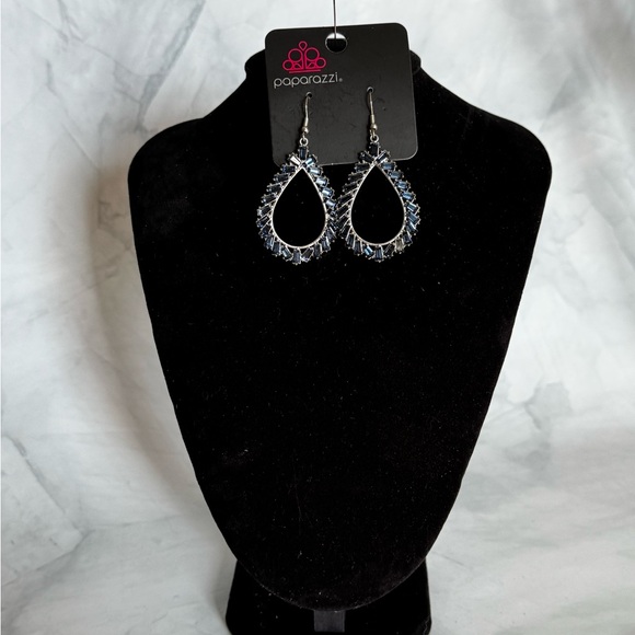 Earrings - Picture 1 of 2